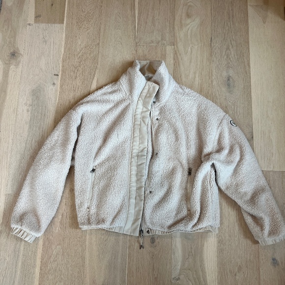 Vuori Women’s Sherpa Jacket - Picture 1 of 3